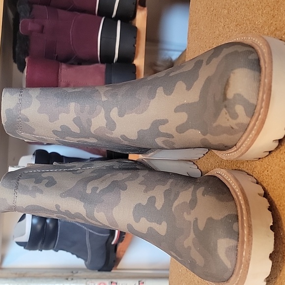 women's *new* camouflage, size 9 cloth booties - Picture 6 of 6